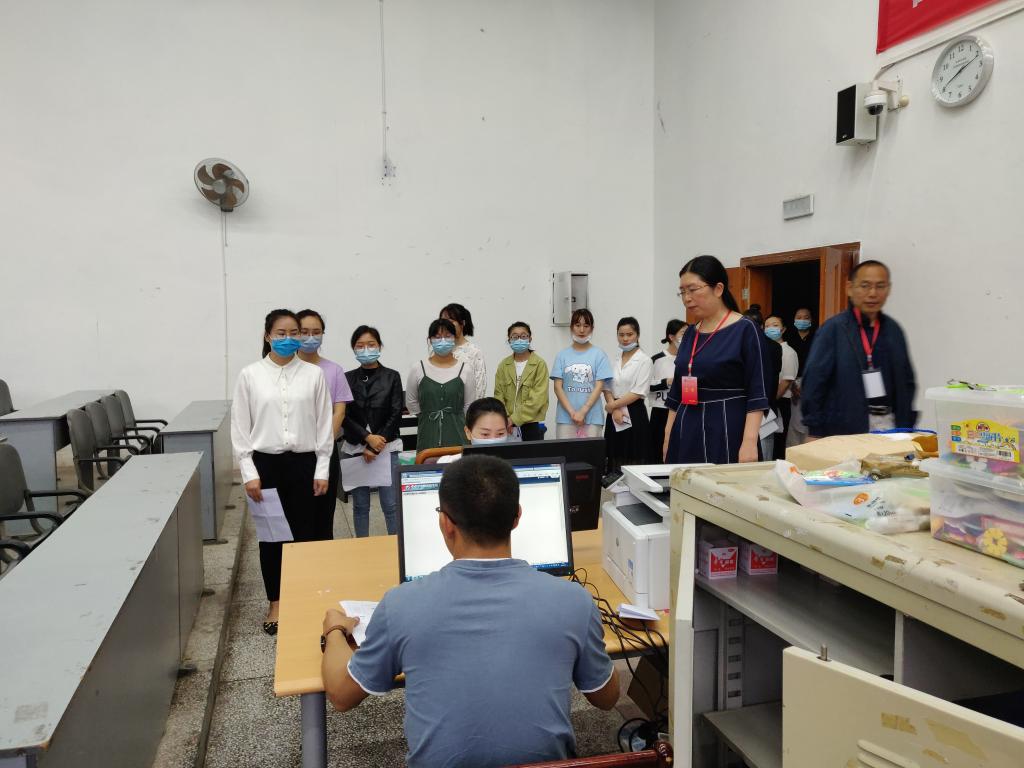 学校圆满完成2021年上半年中小学教师资格证考试面试工作